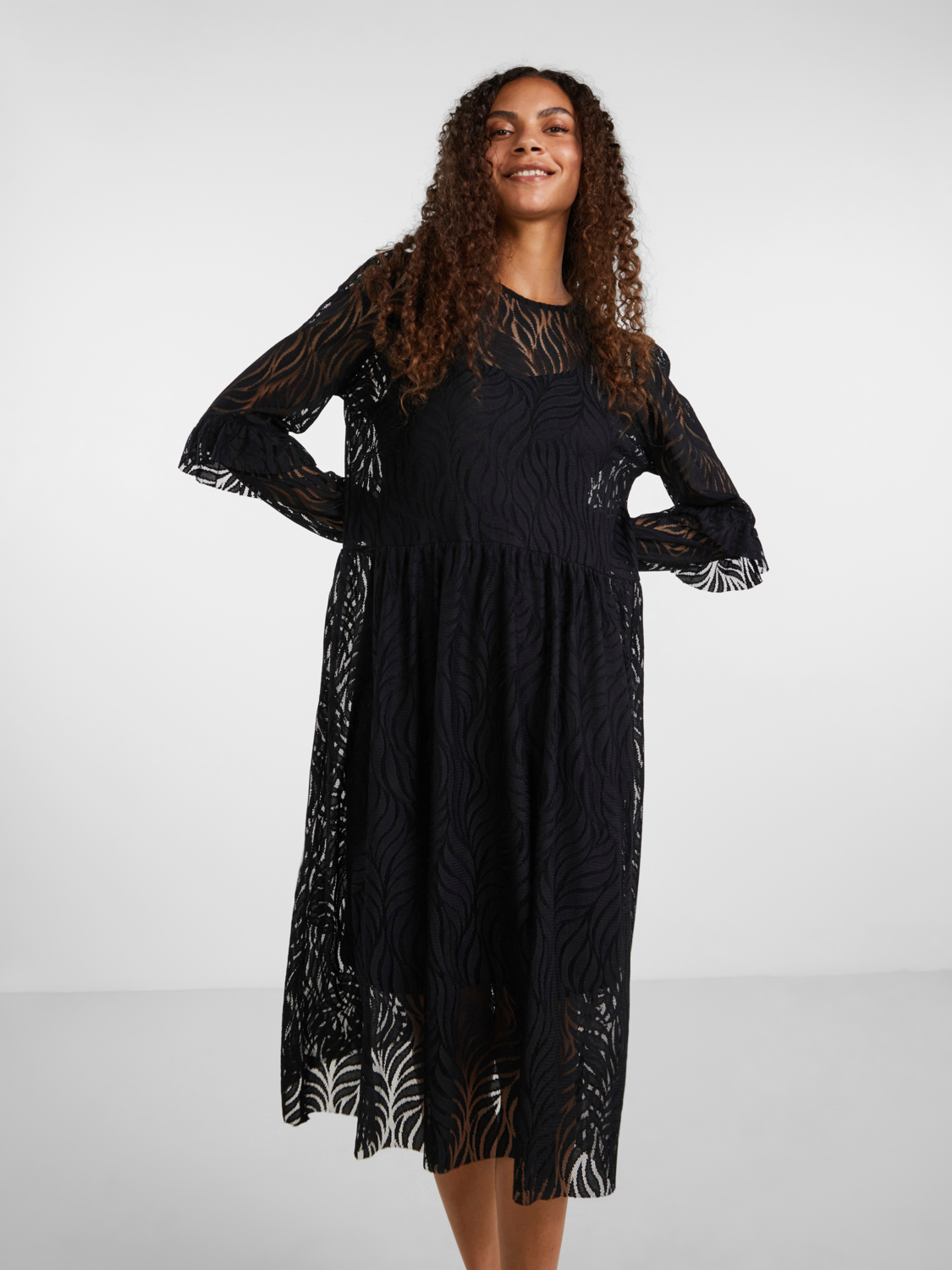 Yaslucianna ls midi lace dress Black